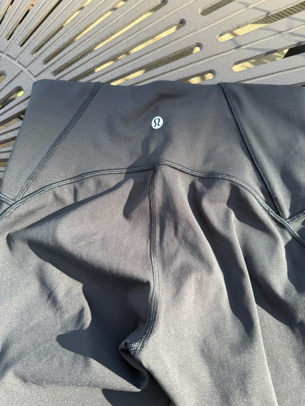 Lululemon leggings with Peloton Logo Sz.6, like new ! - Picture 3 of 12